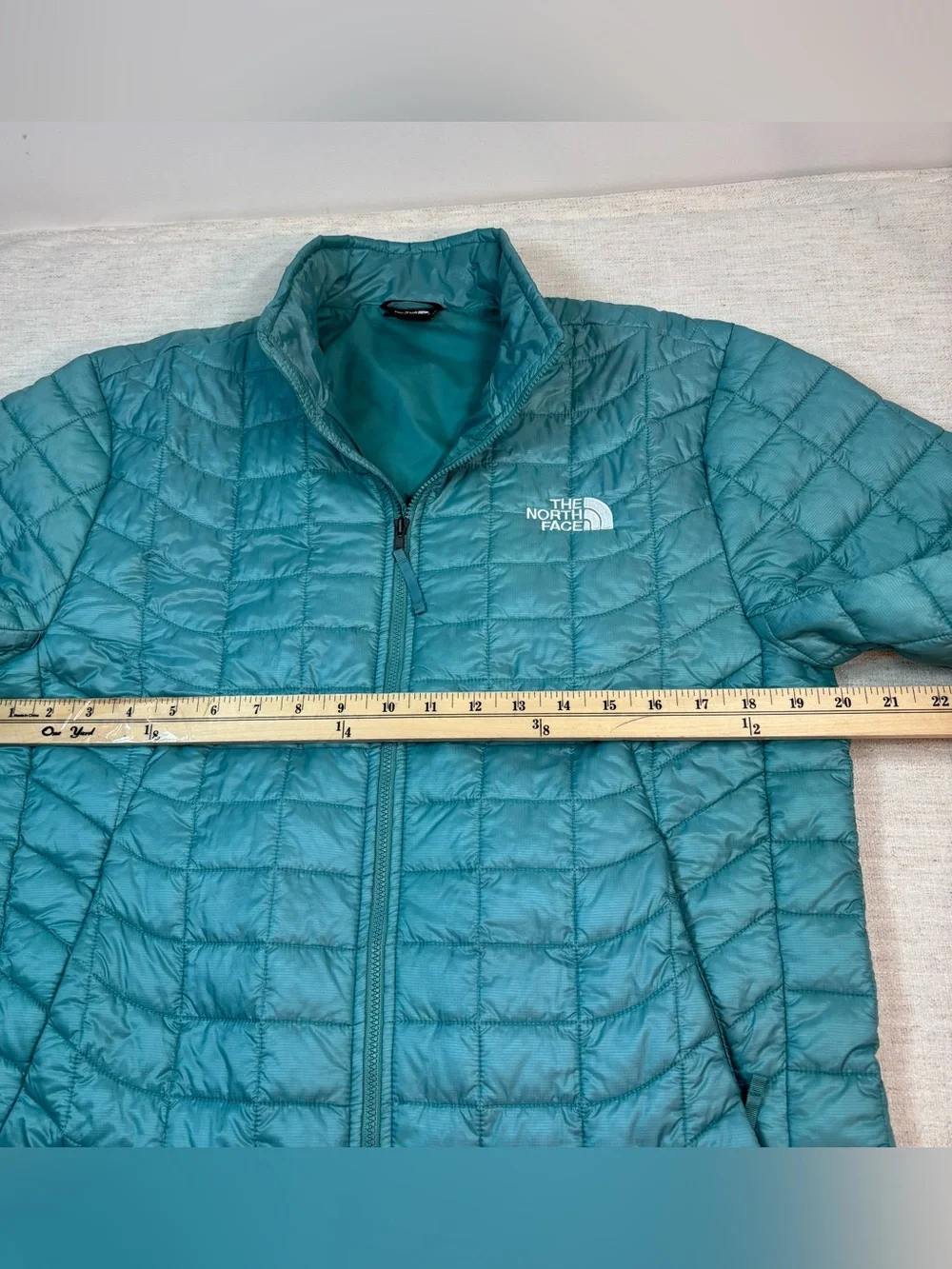 The North Face Men’s S Teal Thermoball Quilted Puffer Jacket full zip